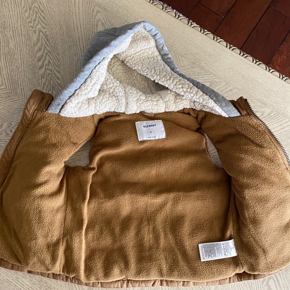 Old navy hooded vest - Picture 4 of 5